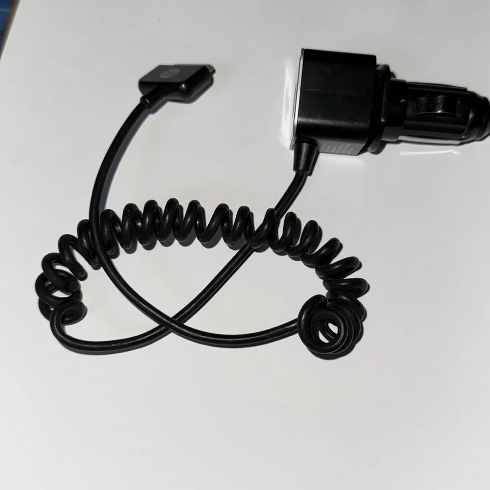 DLO Car Charger 30 pin for Ipod Classic Video Black Car Charger for Cell Phones